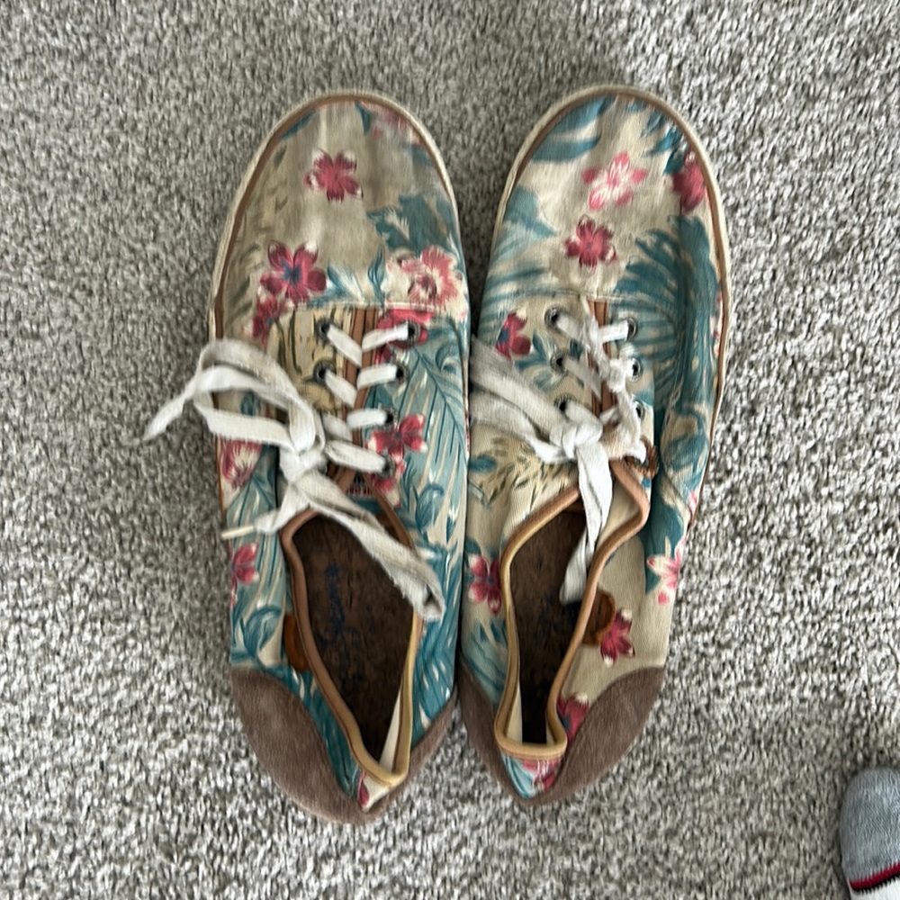Pepe Jeans London Men’s 11.5 low top shoes